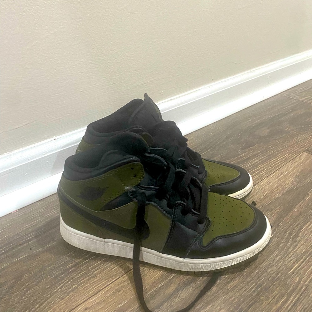Youth size 4 Retro Jordan 1s